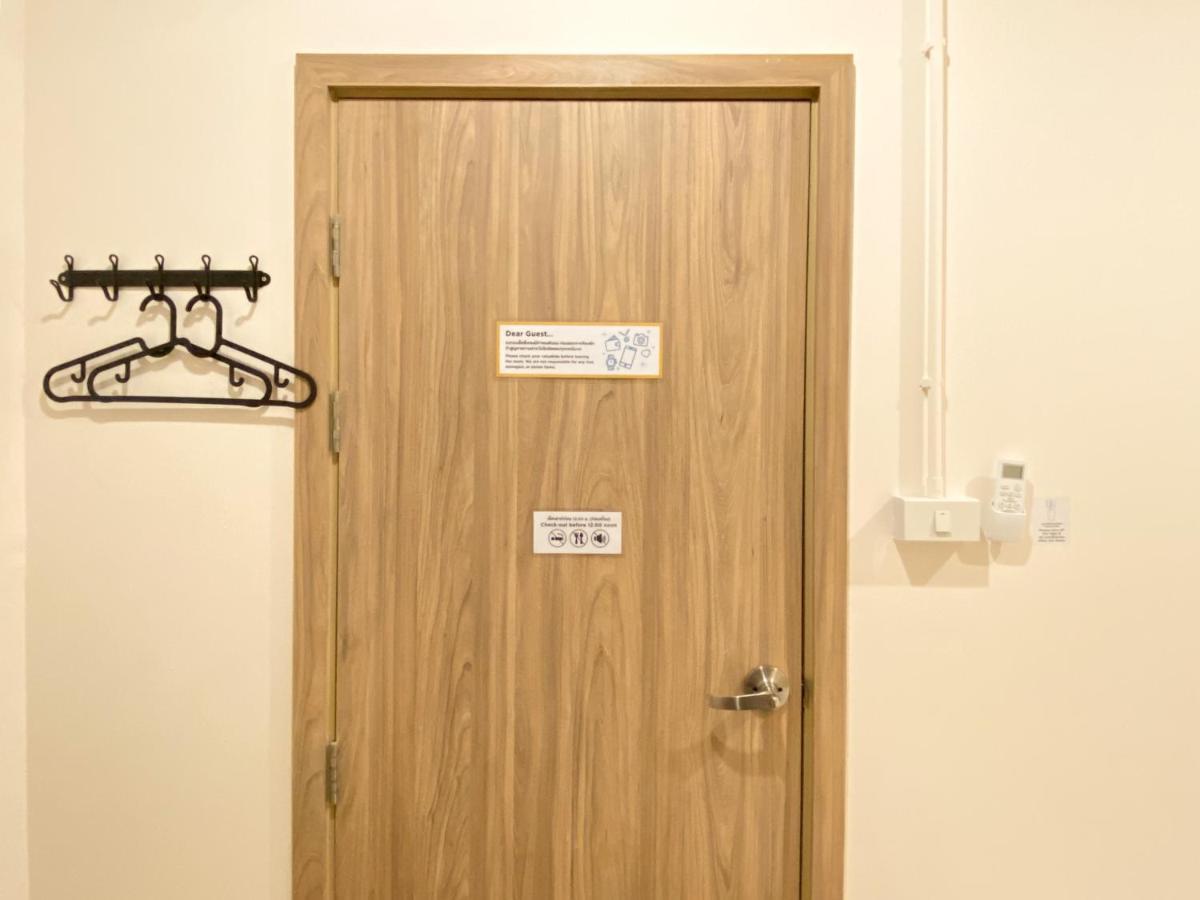 Ben&Pooh Hostel Bangkok Exterior photo